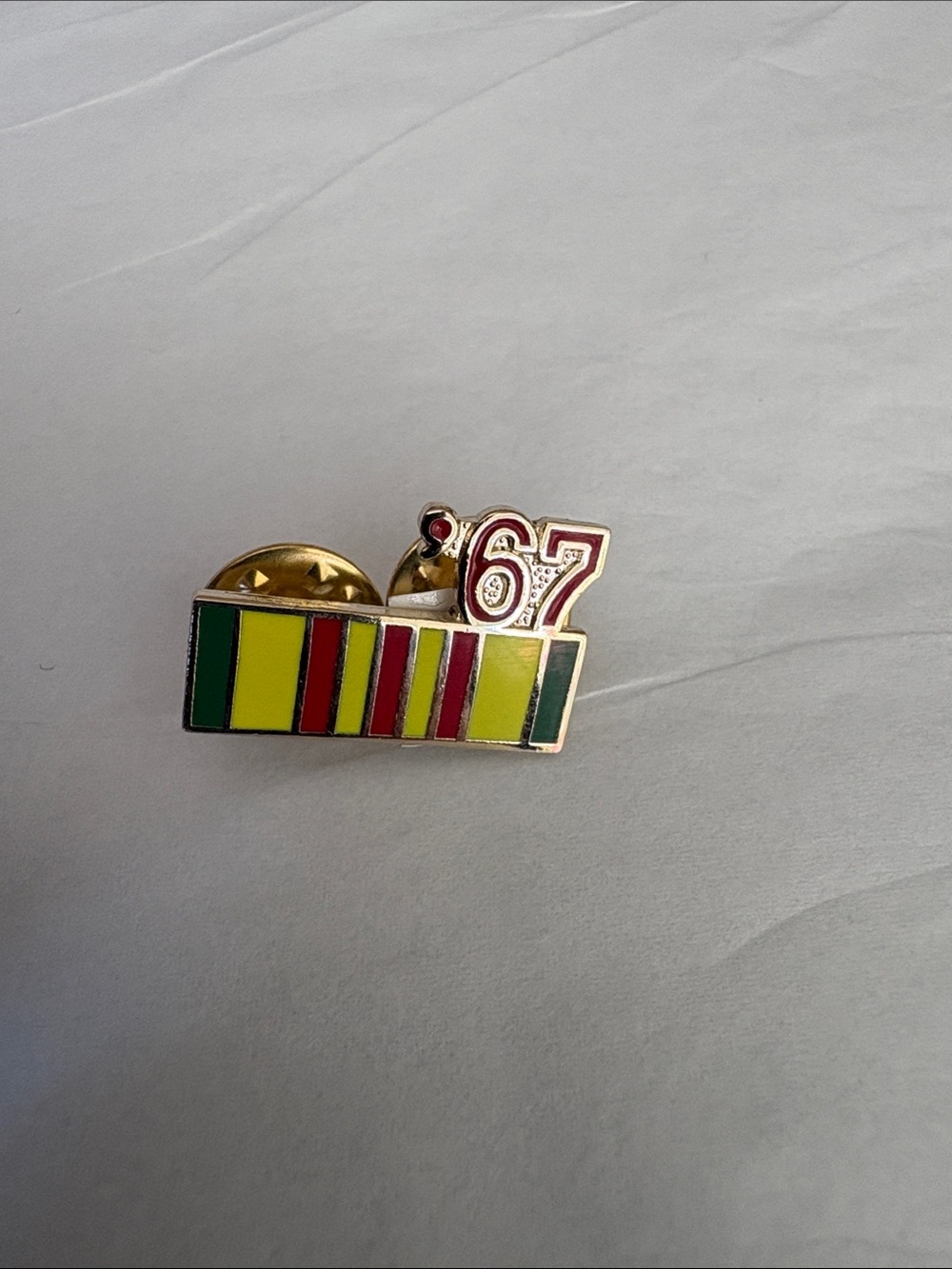 Military 1967 Vietnam Ribbon Hat/Lapel Pin